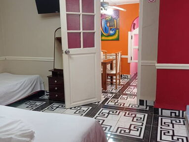 Renta apartamento d 1 habitación con entrada independiente ,baño,comedor,cocina,cerca de Carlos Tercero en Centro Habana - Img 62404001