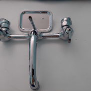 Vendo sólida mezcladora de fregadero para tuberías en la pared separadas de 17.5 a 23 cm. Llamar a Benjamin al 58269777 - Img 57366949