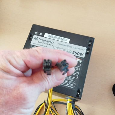 Fuente de PC thermaltake de 550W - 4/5