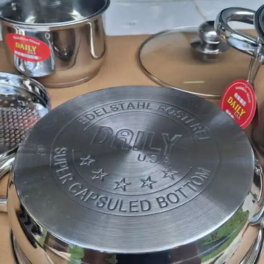 JUEGO DE OLLAS DAILY AMERICANAS  / ORIGINALES  / NUEVAS / ACERO INOXIDABLE / PARA TODO TIPO DE COCINAS / - Img 112526434