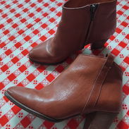 Botas (botines) de mujer # 37...son originales de piel !!!. Poco uso. Contactar al 5 3574044 - Img 57604426