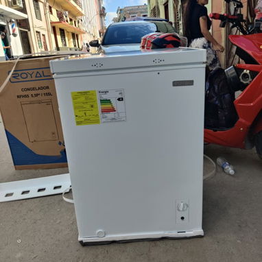 Nevera Freezer Royal 5.5Pies Color Blanca | Precio $320 USD | Envío Gratis | Garantía Oficial | Con Llaves y Cesta - 2/3