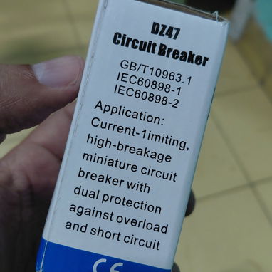 Breaker de DC para paneles y baterías de 20 amp - 2/3