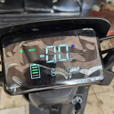 MOTO ELÉCTRICA OIM (Color Negro) - 4/5