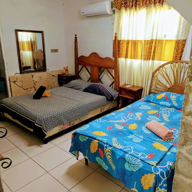 Reserva casa con piscina, billar, mirador, terraza para 15 personas en Guanabo con días disponibles - Img 121469605