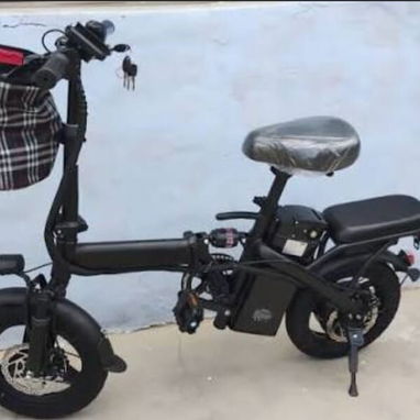 Bicicleta eléctrica con su cesta - Img 124012373