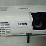 Se vende proyector Epson PowerLite S7. Altavoz integrado. 300 euros/usd. Ver mas detalles. - Img 45596871
