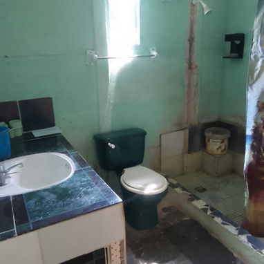 Vendo 馃彙 En 3000 usd y me ajusto casa en las Minas (Guanabacoa) o Permuto para lugares cercanos a Regla ,Tiene papeles l - Img 125453493