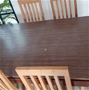Juego de comedor con 6 sillas en perfectas condiciones modernas de buena madera y tapizadas impecables. Llegar y usar - Img 45941663