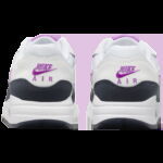 Zapatillas Nike Air Max 1 en blanco, negro y morado - 2/3