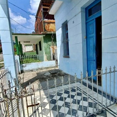 Casa con portal y patio en Santa Amalia - Img 105945212
