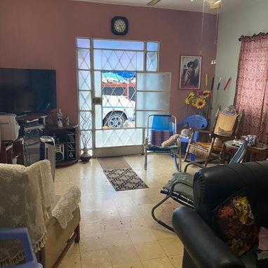En oferta!!!! Casa independiente de 3 cuartos y garaje cerrado con patio y jardín en excelente zona de Playa!!!! - Img 83227666