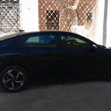 Vendo o negocio, Hyundai Elantra, 2023 pizarra digital importado - Img 110214730