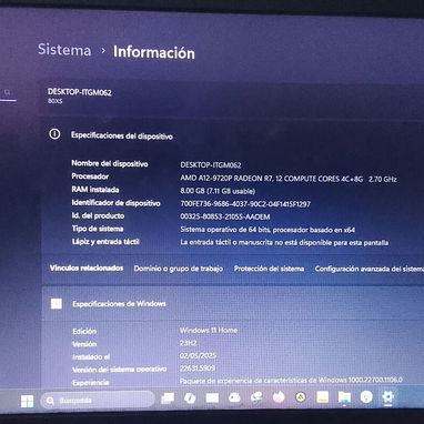 Combo completo: Laptop Lenovo + periféricos Logitech + bocinas Insignia + mesa de computadora - 2/3