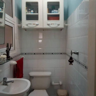 Oferta apto de 3 cuartos y 3 baños en el Vedado en las letras,2do piso. Oportunidad de inversión!!! - Img 82813865