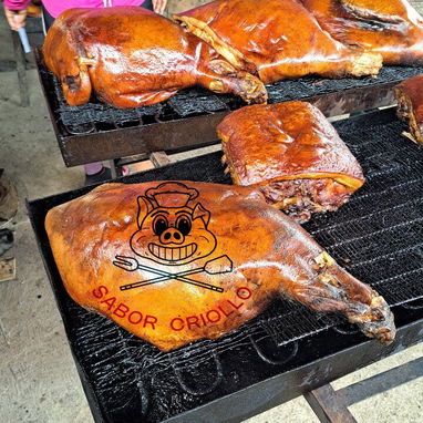 ¡Ponte cómodo, que nosotros nos encargamos! ¿Tienes una reunión familiar, cumpleaños o simplemente antojo de un buen 🐷 - Img 127654254