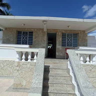 Alquiler de casa en la playa con piscina en Guanabo. Renta de casa en la playa con piscina y respaldo eléctrico - Img 117332337