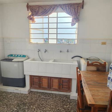 Venta de casa en Marianao,  cerca Hospital Militar.#215-A - 4/10