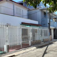 Vendo en Miramar casa independiente de dos plantas 7ma y 44-A  Garaje, portal, 3 dormitorios,3 baños, habitación de usos - Img 55710198