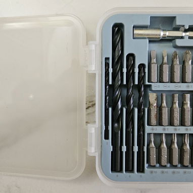 TALADRO ATORNILLADOR INALAMBRICO MARCA IKEA CON JUEGO DE PUNTAS. NUEVO. - Img 112955139