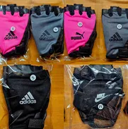Guantillas deportivas sin muñequera de polipiel - Img 50789158