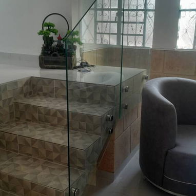 🤩 💯 🔝 🔨 🪛 RECIENTE INSTALACIÓN 🪛 🔨 🔝 💯 🤩 Barandal para escalera, de cristal 10mm, sujetado con Herrajes y tu - Img 122509791