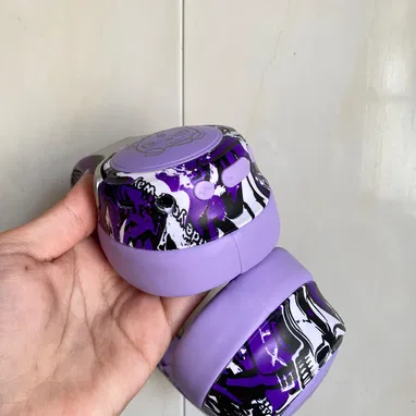 AUDÍFONOS ESTILO GRAFITI SY-T12. (NEGRO Y MORADO) - Img 121799080