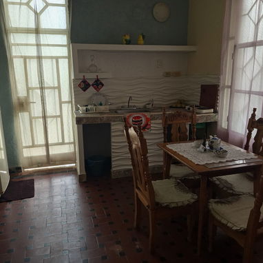 Se renta apto independiente de una habitación en bajos en el vedado. 54026428 - 2/7