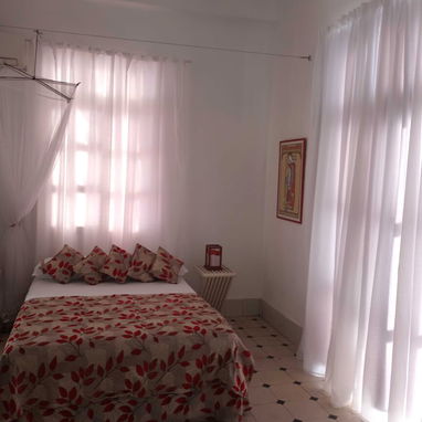 Rento tres habitaciones en el ❤️ del vedado,cada una con su baño, tiene respaldo energético. - Img 121010124