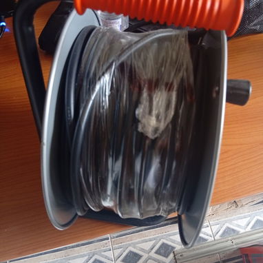 Carrete de Extensión Eléctrica Finder 50M 4 Tomas - 3/4