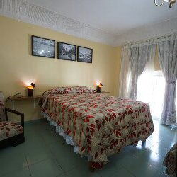 Se vende Hostal de 5 Cuartos con 4 Baños en El Vedado, de excelentes condiciones y confort alto - 9/10
