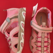 Sandalias rosa para niña - Img 57167063