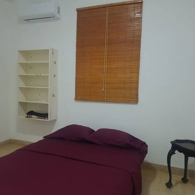 🏠 Casa de renta lineal en el Vedado. Ideal para un grupo de estudiantes extranjeros. 3 habitaciones: 1000 usd por mes - Img 120245093