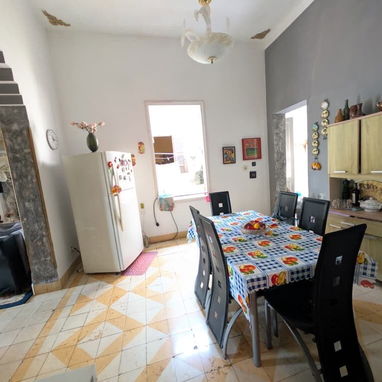 Se vende casa independiente (biplanta en altos) en excelente ubicación: Calle 5ta y Calzada, Plaza de la Revolución. - 2/10