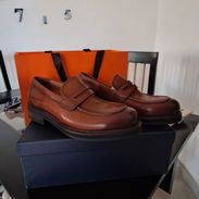 Mocasín de Piel para Hombre (Estilo Penny Loafer), #43. Nuevos en su caja y bolsa de regalo de lujo - Img 58382200
