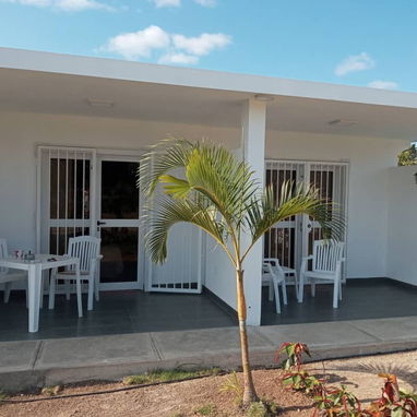 Casa de alquiler en playa Guanabo con piscina y planta eléctrica! - Img 109458210