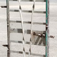 Vendo puerta de hierro y cristal - Img 56147222