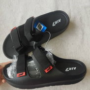 Chancletas e hombre engomadas tipo suecos - Img 55680062
