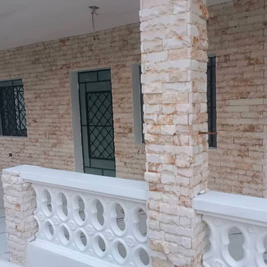 Enchape de piedra jaimanita y laja para eliminar la humedad y remodelar su hogar o negocio. Somos 1ra mano 💯% calidad. - Img 119326359
