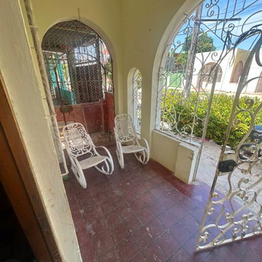 Casa independiente en venta antes de llegar a calle 60, a una cuadra antes de la avenida 19 - 2/10