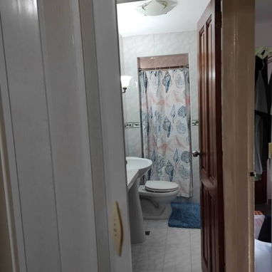 Vendo apto Pastorita en el reparto Camilo Cienfuegos 1er piso de 3hbitaciones 40000 usd me ajusto con el dinero en mano - Img 125447363