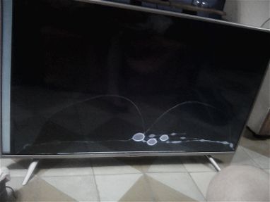 Vendo TV de 55"  marca Sharp con pantalla rota. - Img main-image