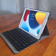 Ipad Air 2 con funda y teclado - Img 56375288