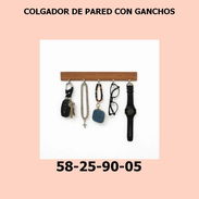 COLGADOR DE PARED CON GANCHOS - Img 55728840