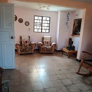 Vendo casa de 3 niveles , puerta a calle , en el Cerro cerca de Ayestaran , tiene kit solar incluido - Img 57403027