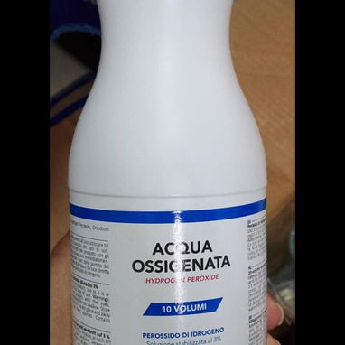 Agua oxigenada de 1 Lt sella importa de Italia vence en 2028 - Img 121702118