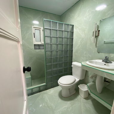 J Casa de renta con piscina y respaldo energético en Guanabo (5 hab) (12 personas). House for rent. GUA-005 - 5/10