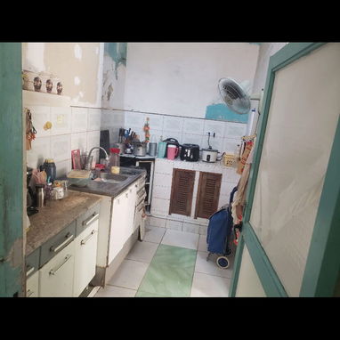 Se vende casa a una cuadra de la calzada de 10 de octubre - Img 121989585