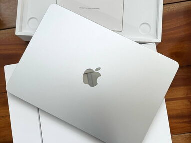 Aple MacBook Aire chip Apple M2 13 pulgadas - Img 64784890