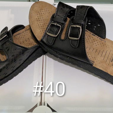 zapatos negros cerrados de tacón, SANDALIAS Y TENIS - 3/9